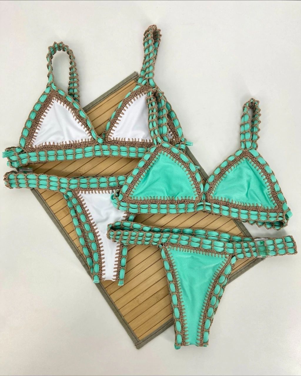 Croche double face Tiffany and white (panty) AED. 205.00